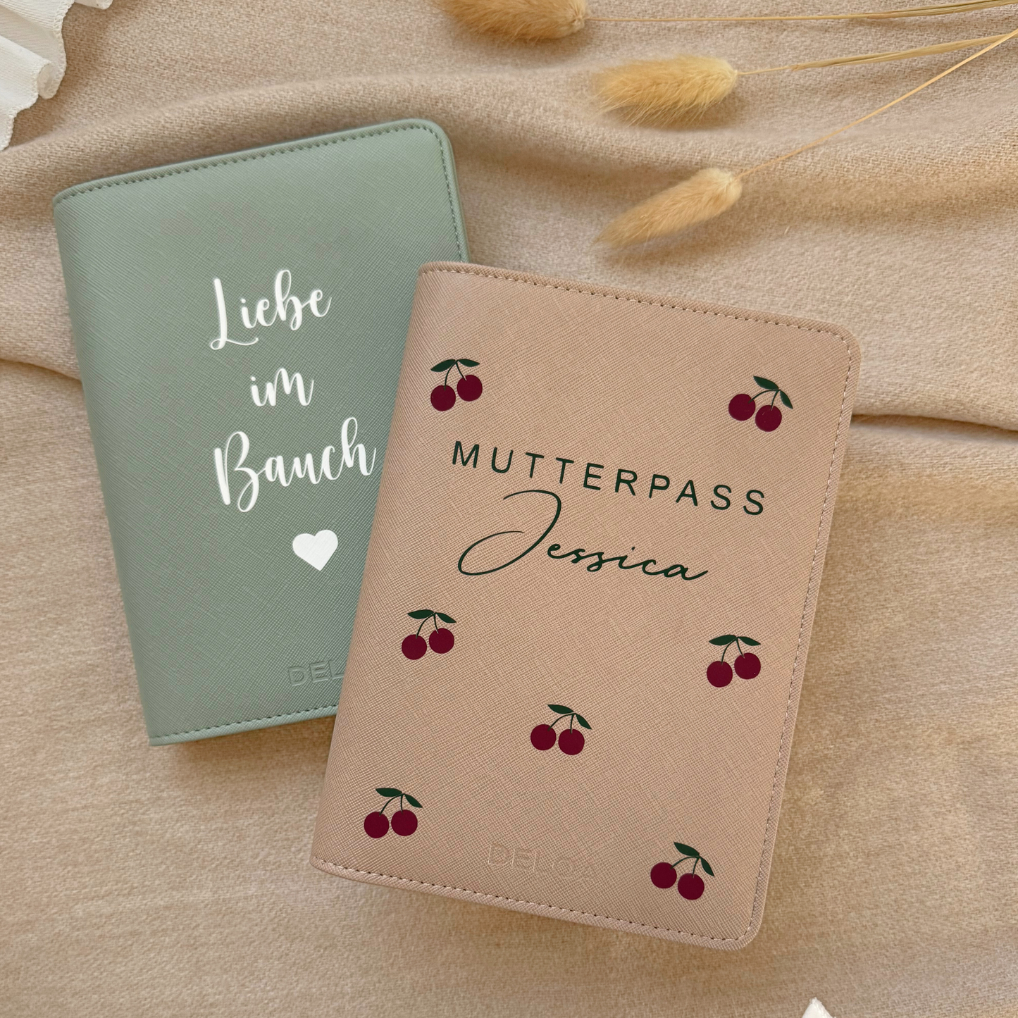 DELOA ® Mutterpasshülle mit Fach für Impfpass (Lemons & Cherries)