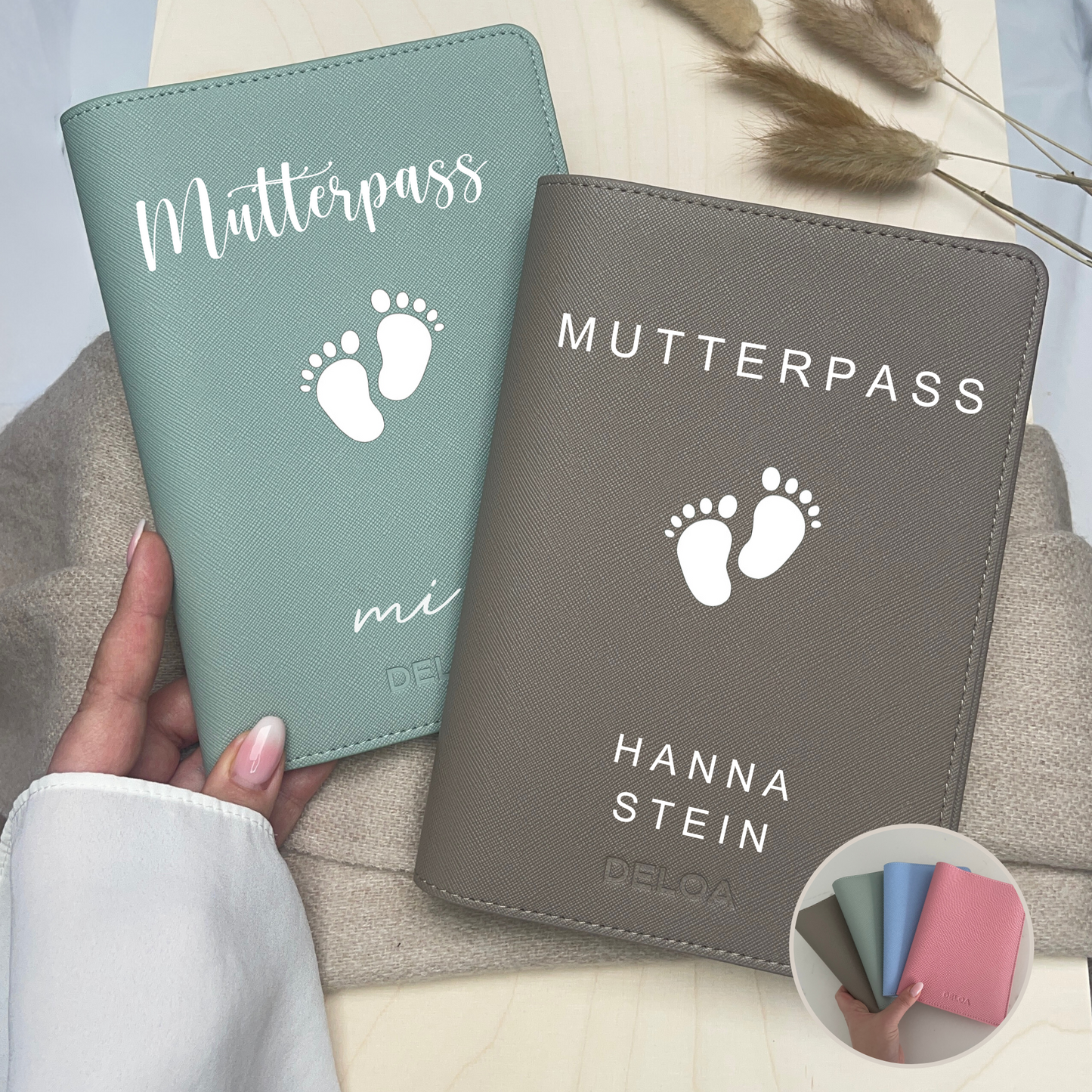 DELOA ® Mutterpasshülle mit Fach für Impfpass (Babyfüsse)