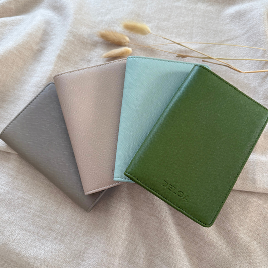 DELOA ® EU-Heimtierausweis & Impfpasshülle (Initialien & Name)