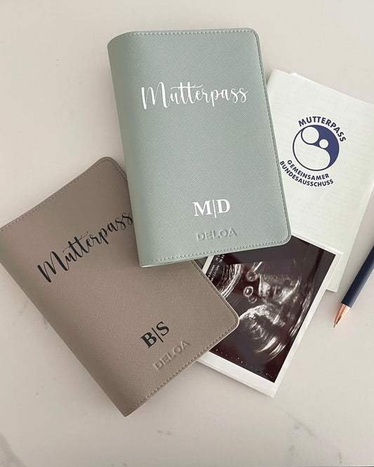 DELOA ® Mutterpasshülle mit Fach für Impfpass (mit Personalisierung)
