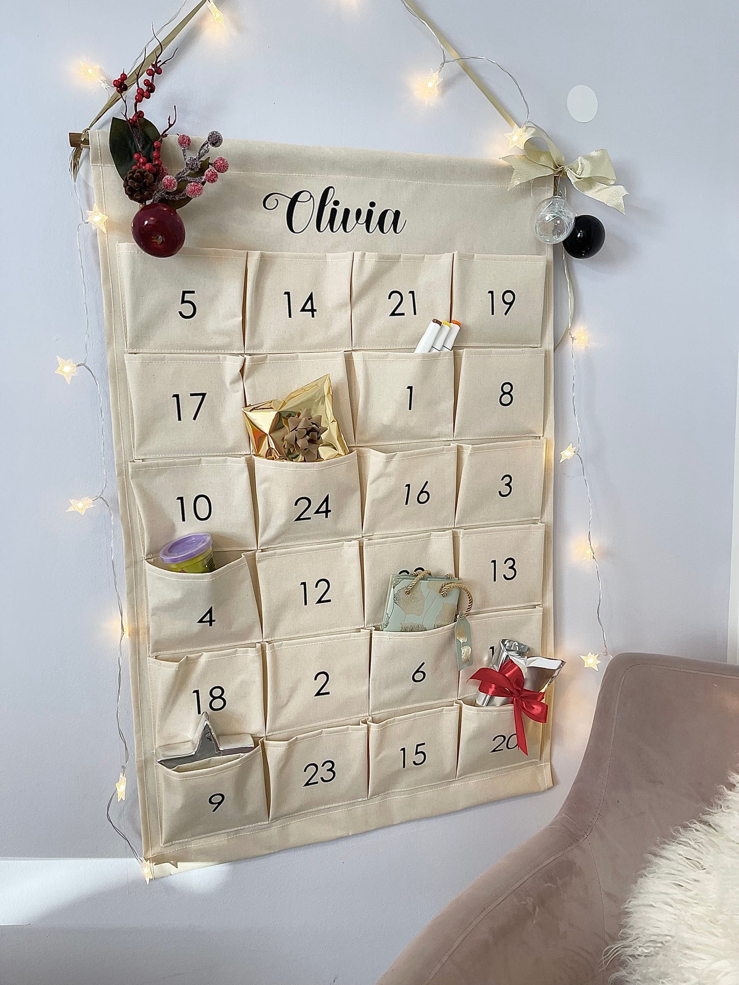 Personalisierter Adventskalender aus Stoff mit 24 Taschen zum Aufhängen | großer Adventskalender inkl. Holz | Adventskalender modern