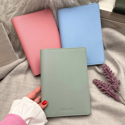 DELOA ® Mutterpasshülle mit Fach für Impfpass (Baby Blau)