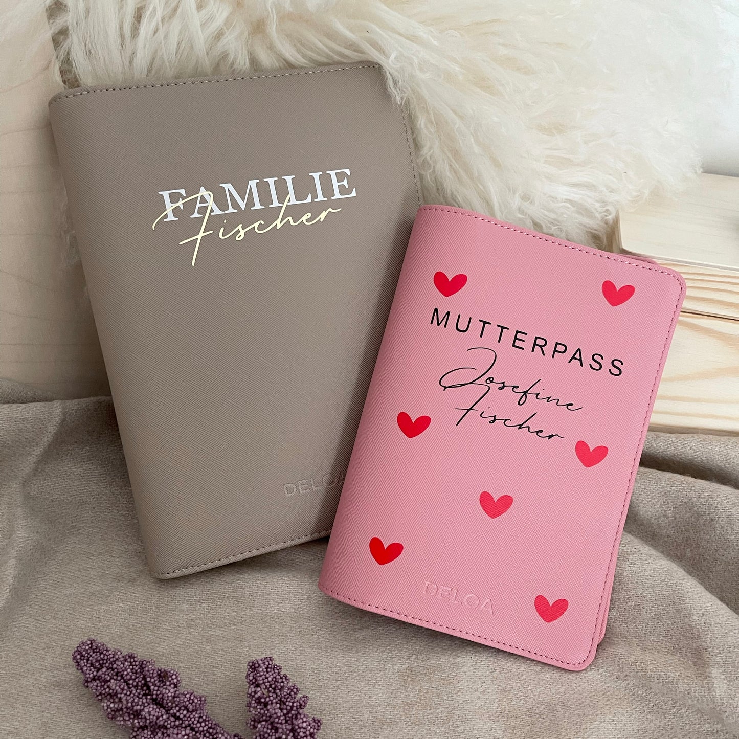 DELOA ® Mutterpasshülle mit Fach für Impfpass (Hearts)